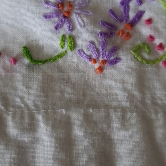 Vintage hand embroidered pillowcase. - Picture 12 of 12